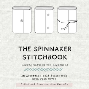 Puede incluir: Una ilustración en blanco y negro de un stitchbook con una solapa. El título "THE SPINNAKER STITCHBOOK" está escrito en negro. El texto "Sewing pattern for beginners" está escrito en negro. El texto "An Accordion-fold Stitchbook with Flap Cover" está escrito en negro. El texto "Stitchbook Construction Manuals" está escrito en negro.