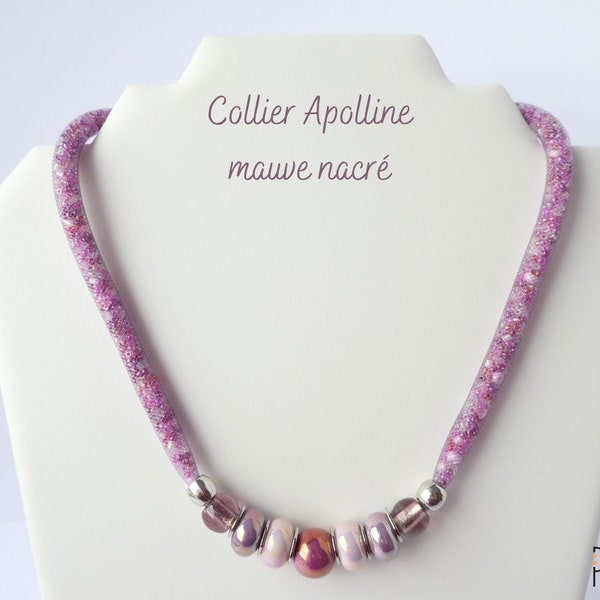 Collier mauve nacré en résille tubulaire