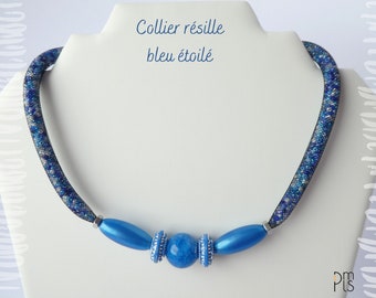 Collier bleu étoilé en résille tubulaire