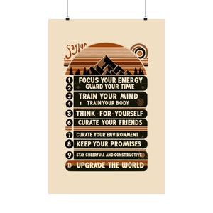 Op de afbeelding: Een motiverende poster met een zonsondergang-berglandschap en een lijst van 10 stappen voor zelfverbetering. De stappen omvatten "Concentreer je energie", "Beheer je tijd", "Train je geest", "Train je lichaam", "Denk voor jezelf", "Kies je vrienden", "Verbeter je omgeving", "Houd je beloften", "Wees opgewekt en constructief", en "Verbeter de wereld".