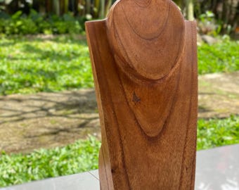 Elegant Wooden Necklace Display – Handcrafted Jewelry Stand for shop