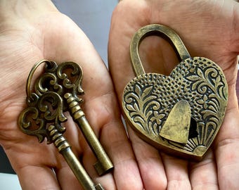 Romantic Heart Shaped Brass Love Lock with Skeleton Keys Handmade Symbol of Eternal Love for Couples Wedding Anniversary and Home Decor