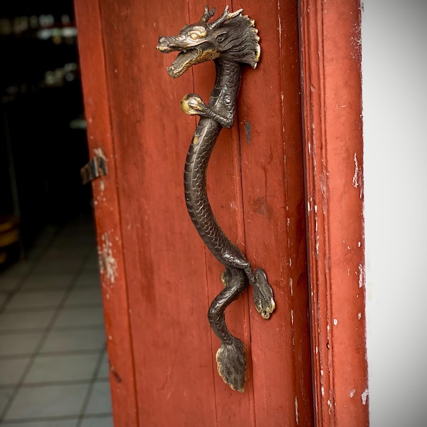 Vintage Bronze Dragon Door Handle – Unique Decorative Hardware for Homes, Restaurants, and Martial Arts Schools