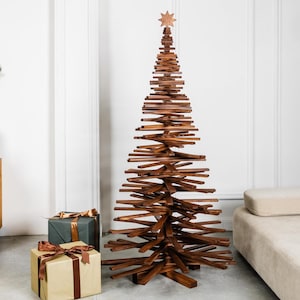 Unusual brown xmas tree, spiral pallet holiday tree, wood creative xmas tree, family farmhouse holiday tree, xmas wooden decor