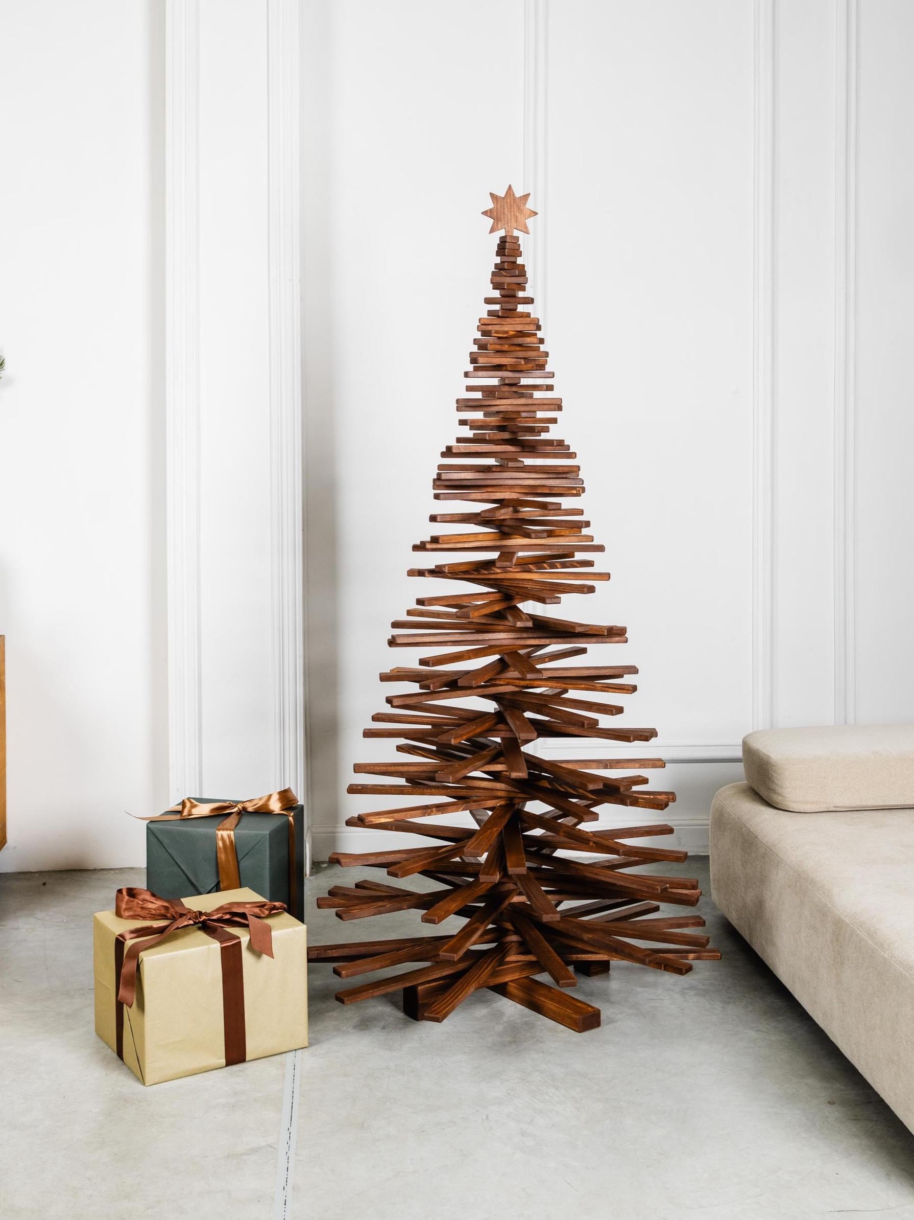 Unusual brown xmas tree, spiral pallet holiday tree, wood creative xmas tree, family farmhouse holiday tree, xmas wooden decor