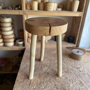 bedside table,
handmade furniture,
round stool,
plant display,
ash wood furniture,
mini coffee table,
indoor plant stand,
handmade stool,
small end table,
small wooden stool,
modern coffee table,
ash wood decor,
round coffee table