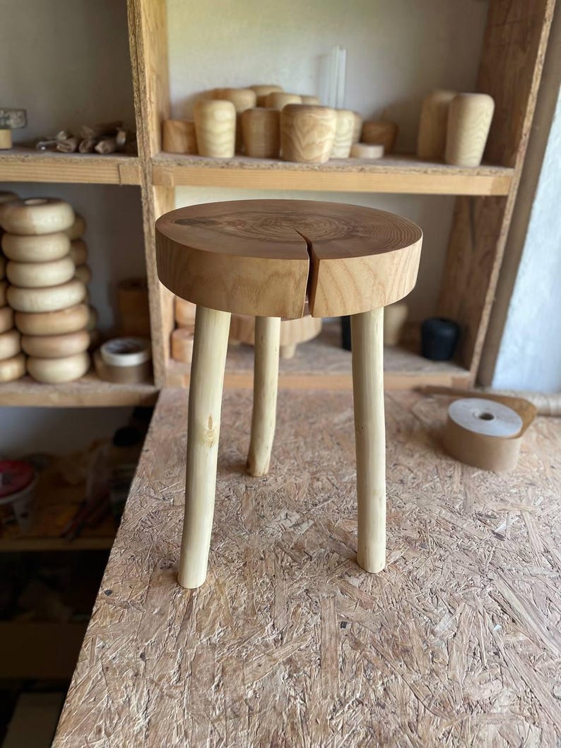 bedside table,
handmade furniture,
round stool,
plant display,
ash wood furniture,
mini coffee table,
indoor plant stand,
handmade stool,
small end table,
small wooden stool,
modern coffee table,
ash wood decor,
round coffee table