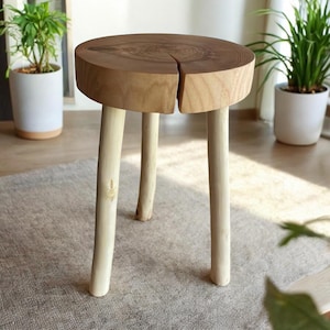 bedside table,
handmade furniture,
round stool,
plant display,
ash wood furniture,
mini coffee table,
indoor plant stand,
handmade stool,
small end table,
small wooden stool,
modern coffee table,
ash wood decor,
round coffee table