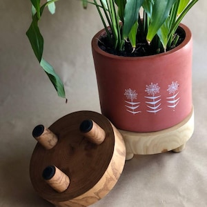 Soporte de madera gruesa para plantas, pedestal de madera para flores, organizador de plantas, expositor rústico, expositor decorativo de plantas, mini silla de madera