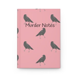 Cuaderno de tapa dura con estampado de cuervos rosas y negros / Cuaderno rosa mate