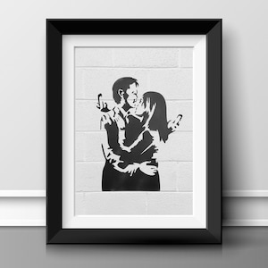 Amoureux des téléphones portables | Téléchargement numérique | Art inspiré de Banksy | Graffitis | Peintures renommées | uvres d'art emblématiques | Street art urbain | Banksy