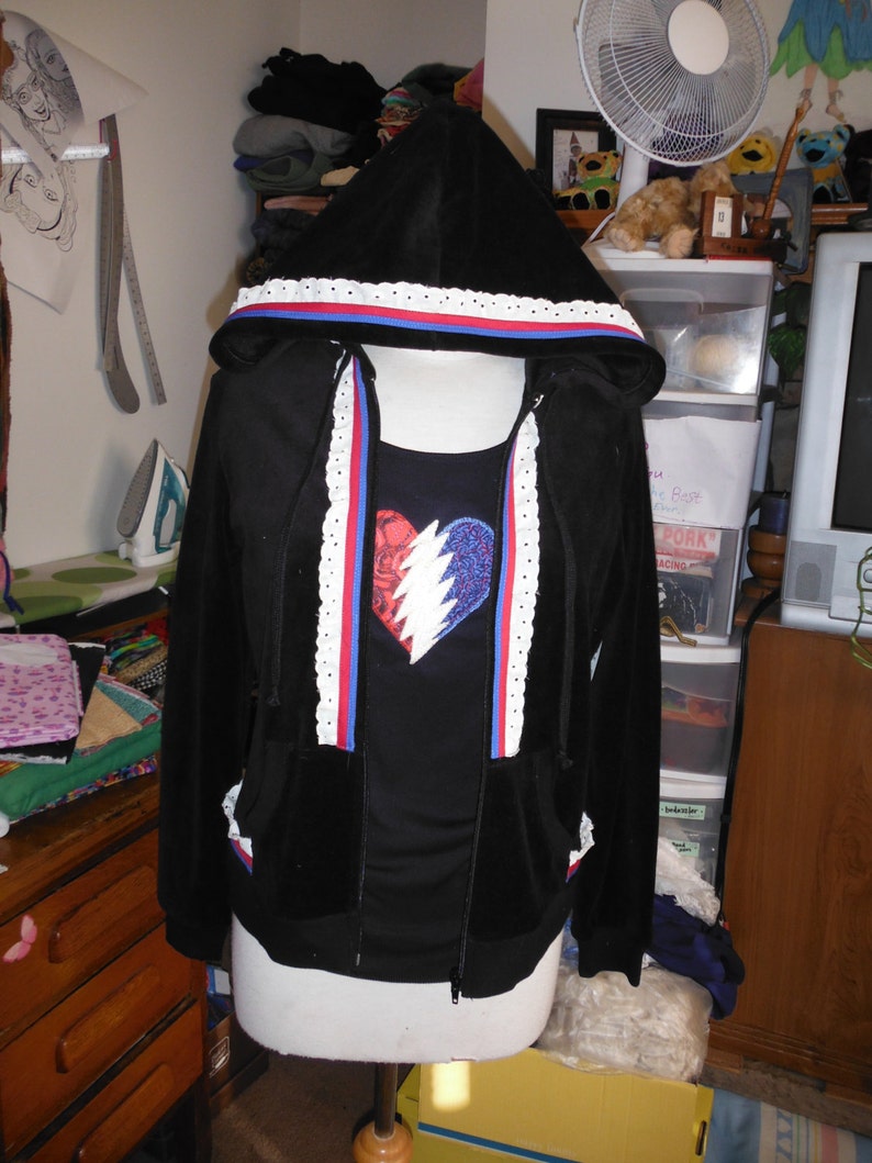 super SALE.. classic RoSeS Black Velour Zip Up HooDie-ToP.. Steal-Your-Heart.. size MeDium -GDF NFA- Ready2Ship Stole-My-Heart..