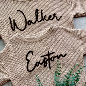 Maglione con nome per neonato ricamato a mano: regalo personalizzato in maglia