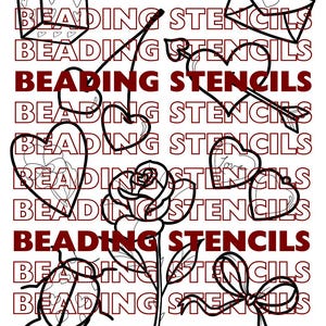 Può includere: Stencil in bianco e nero con vari disegni, tra cui cuori, una rosa, un fiocco e una busta. Il testo "BEADING STENCILS" è ripetuto in rosso scuro in tutta l'immagine.