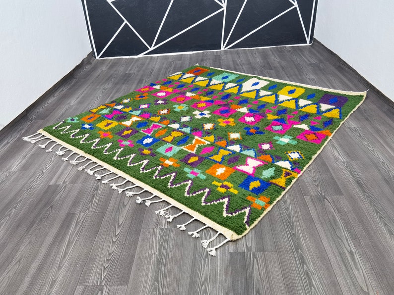 Magnifique tapis Beniourain en laine verte Tapis multicolore Tapis boujaad Tapis fait main Tapis marocain traditionnel Tapis berbère marocain image 2