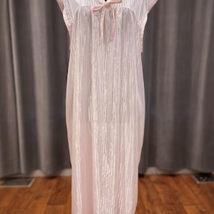 Camisón de satén rosa, camisón muumuu / Camisón con detalles íntimos