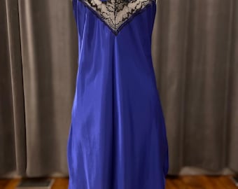 Blaues Nachthemd aus Satin: Vintage Patricia Lingerie Nachthemd aus Satin und Spitze
