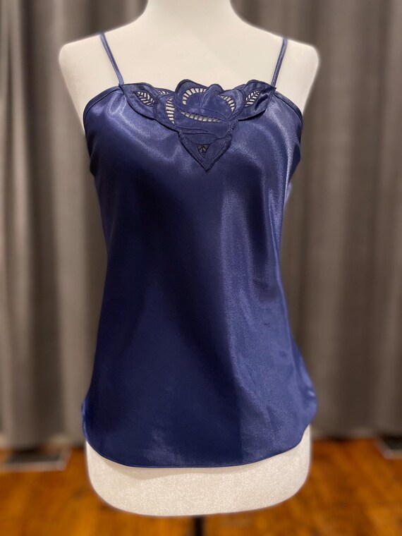 Caraco en satin vintage Caraco en satin bleu Silhouettes