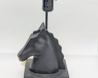 Lámpara de mesa decorativa West Elm con cabeza de caballo negra, estilo MCM, 40,6 cm