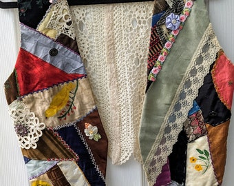 Gilet fait main en tissus vintage au crochet, patchwork upcyclé