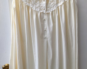 Vintage Lingerie Penoir nightgown robe set Eve Stillman Large. Mid length.