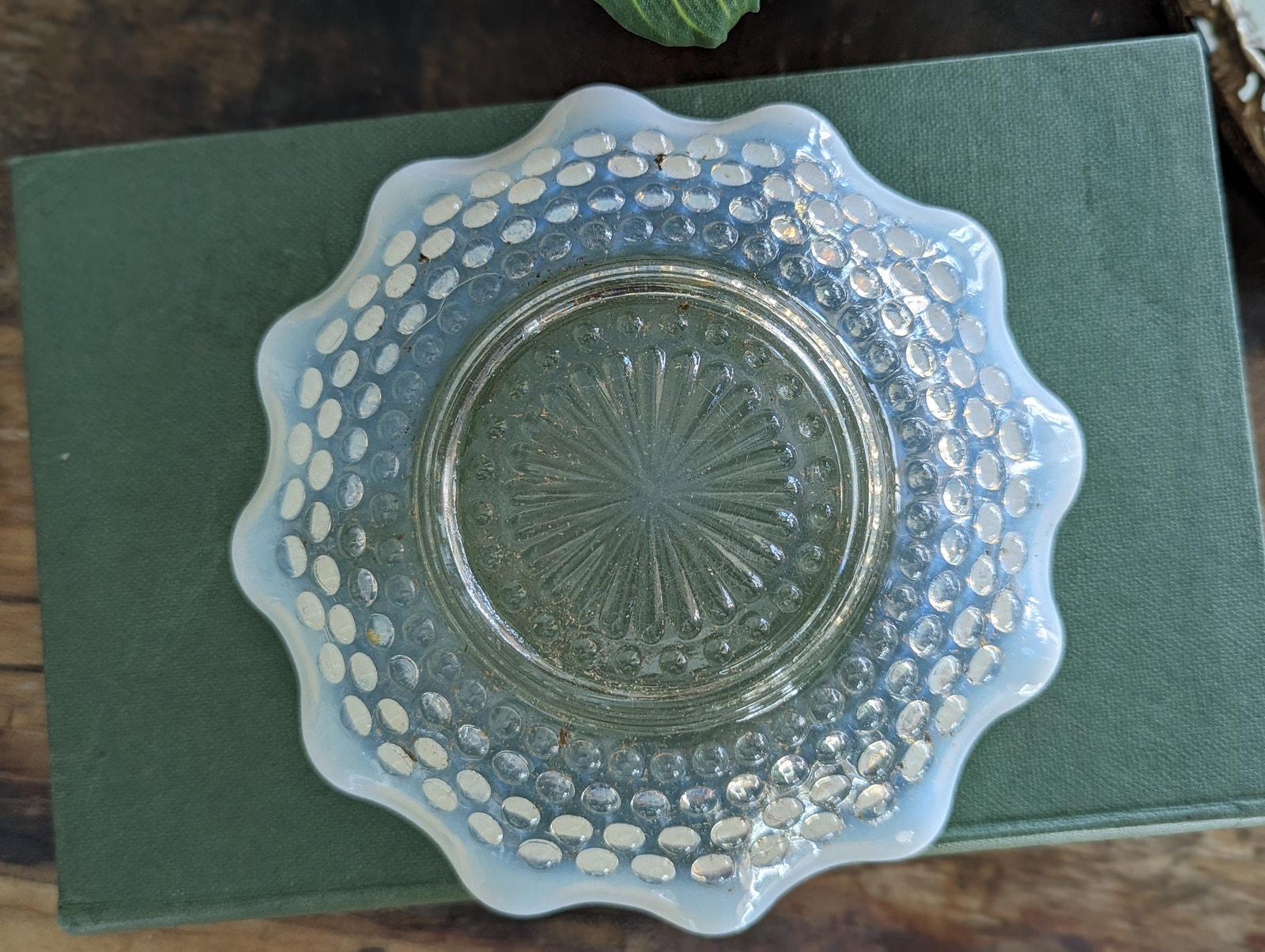 ヴィンテージ フェントン ムーンストーン オパールセント ホブネイル