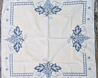 Vintage tablecloth cross stitch grapes
