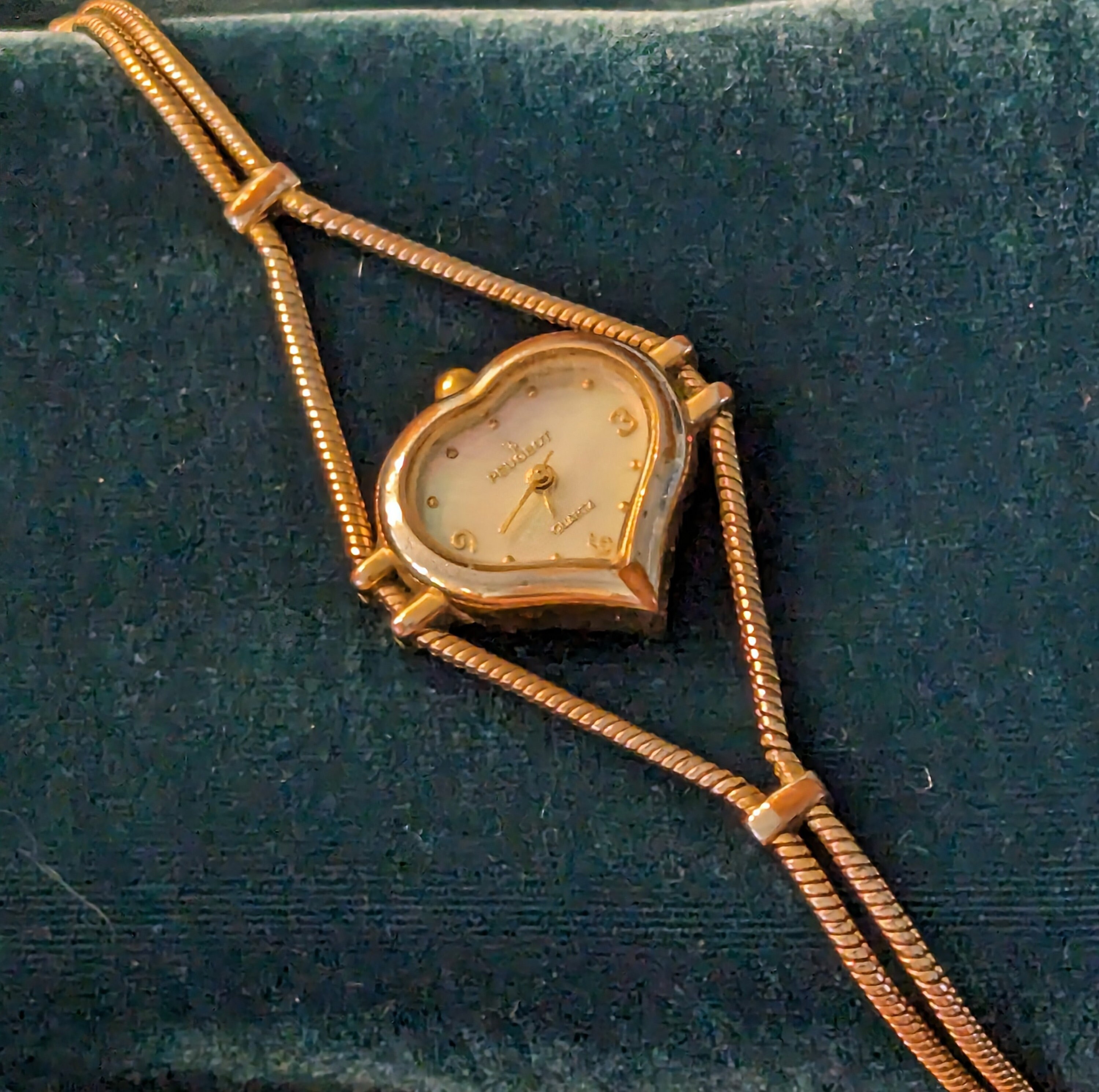 Peugeot Women\'s Gold Heart Crystal Watch Peugeot Women Watch Rose Gold Heart Shape with Crystals Pink  main image 4