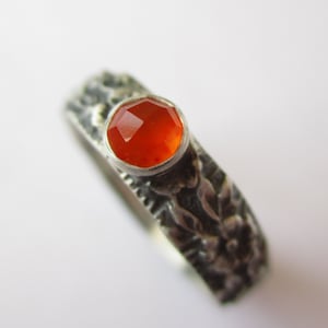 Blumengarten - Karneol Rosenschliff - Fein und Sterling Silber Ring - Rot / Orange leuchtender Stein - Größe 5,5
