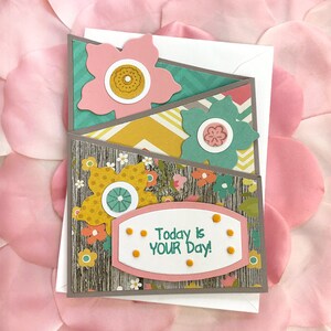 Hoy es tu día Tarjeta de felicitación triple, desplegable, multicolor, flores, rayas Chevron, tablones de madera, cumpleaños, graduación, lindo - 4" x 5.5"