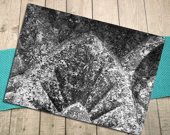 Postal artística del cementerio de Minnesota: Monumento de piedra antiguo (14,5 x 10 cm)