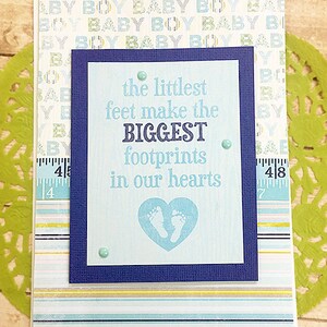 Pies pequeños, Saludo de huellas grandes, Tarjeta de notas, Bebé niño, Bienvenida, Felicitaciones, Recién llegado, Mis mejores deseos, Amor, Corazón, Verde azulado - 5" x 6.5"