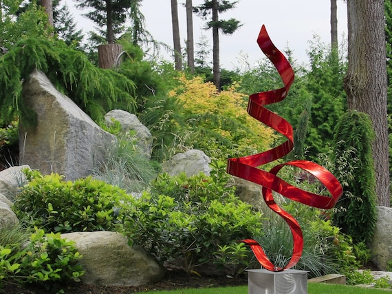 Elevate Your Outdoor Style with Fashionable Garden Decor