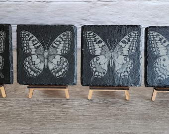 Mariposas en posavasos de pizarra