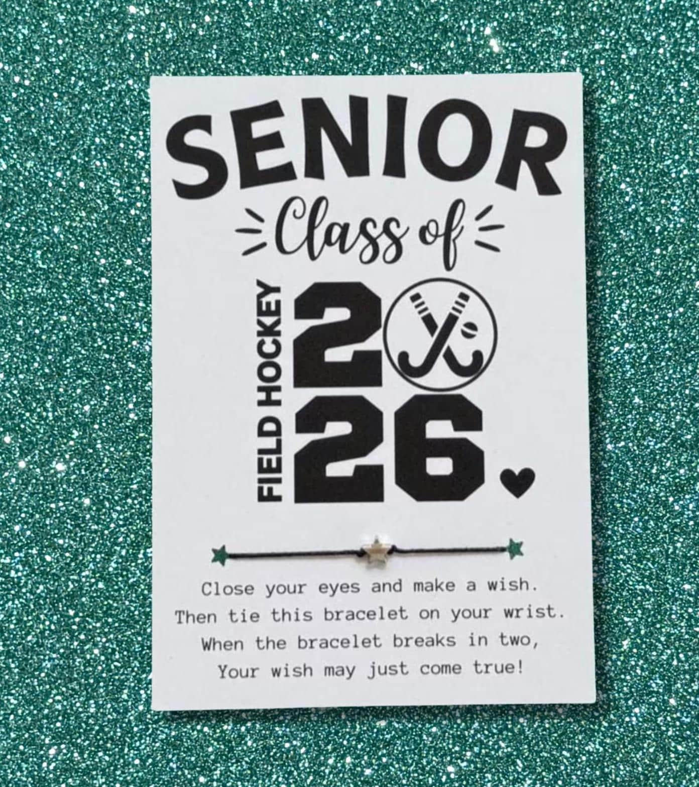 Tarjeta de hockey sobre césped para la clase de último año de 2026, pulsera de deseos, regalo para la noche de hockey sobre césped, regalo para la temporada de hockey sobre césped, jugador de hockey sobre césped de último año