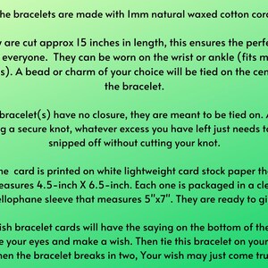 Peut inclure: Texte sur fond vert d&eacute;crivant des bracelets de v&oelig;ux en cordon de coton cir&eacute; naturel, coup&eacute;s &agrave; 38 cm. Les bracelets sont nou&eacute;s et peuvent &ecirc;tre port&eacute;s au poignet ou &agrave; la cheville. La carte mesure 11,4 cm x 16,5 cm et est emball&eacute;e dans une pochette de 12,7 cm x 17,8 cm.