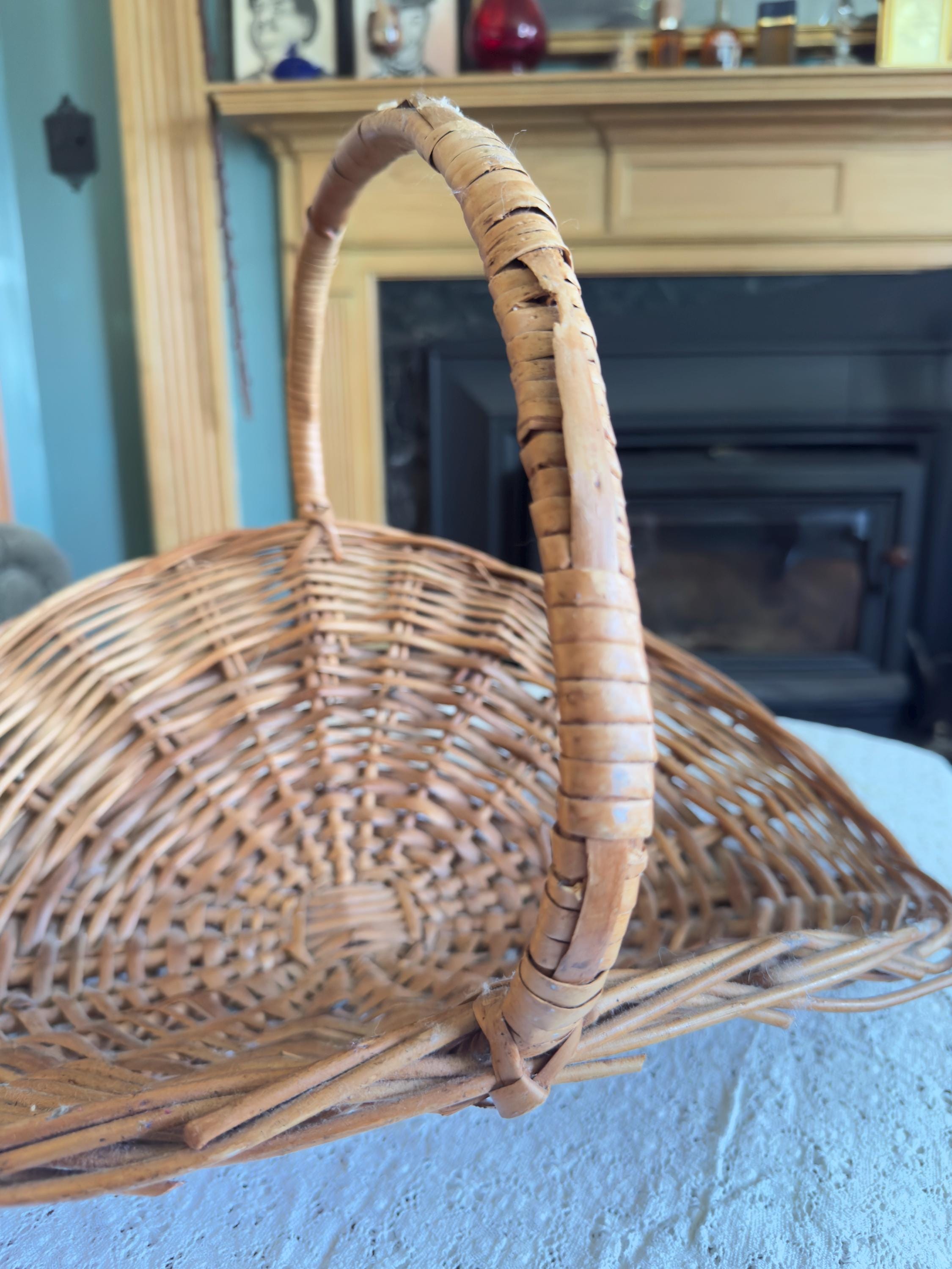 ヴィンテージウィッカーギャザリングバスケット - ハンドル付き大型