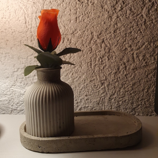 Kleine Moderne Vase mit unter Teil aus Beton