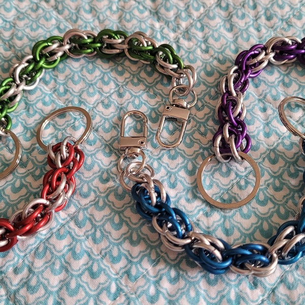 5" Chainmail Keychain - Anodized and Silver Aluminum Rings - Fieldstone Weave