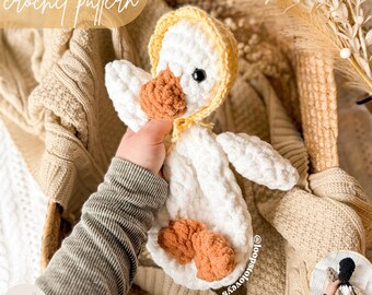 Daisy Goose snuggler crochet pattern | NO SEW crochet pattern | crochet goose | amigurumi | crochet pattern | cute crochet pattern