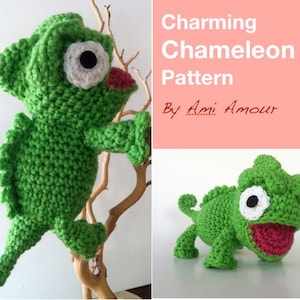 Peut inclure: Un jouet en crochet de caméléon vert avec des yeux blancs et une langue rouge. Le jouet est posé sur une branche et également présenté debout sur une surface blanche. L'image comprend le texte "Charming Chameleon Pattern By Ami Amour".