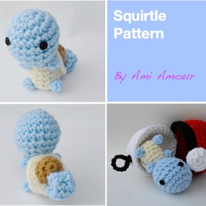 Può includere: Un giocattolo di peluche Squirtle Pokemon all'uncinetto in uno schema di colori blu e bianco. Il giocattolo è mostrato in diverse pose, tra cui seduto e sdraiato. L'immagine include anche il testo "Squirtle Pattern By Ami Amour".