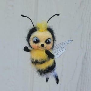 Needle felted cute bumblebee by Sue Sizemore