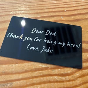 Cartão de carteira personalizado, inserção de cartão de carteira, seu texto personalizado, cartão de metal gravado a laser, ultra grosso, cartão de carteira resistente, presente para homens