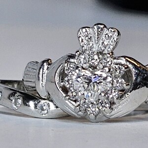 Women's platinum claddagh ring cheap