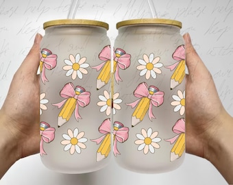 Lehrer Wertschätzung 16 Unzen Libbey Dose Glasverpackung, Coquette Bleistift Png, Bleistift Bogen Glasschale Png, Rosa Bögen Tasse Png, zurück in die Schule, Kindergarten