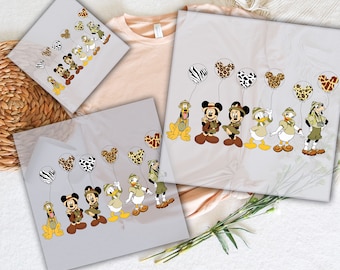 Könnte beinhalten: Ein Set Bügelbilder mit Disney-Charakteren, die in Safari-Outfits mit Tierdruckballons gekleidet sind. Die Transfers sind bereit, auf Kleidung oder andere Stoffartikel gebügelt zu werden. Der Text "DTf Transfers" ist unten auf dem Bild gedruckt.