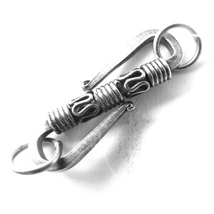 MS  S Clasp Wire Wrap & Serpentine Jump Rings 22x10mm Bali Sterling Silver