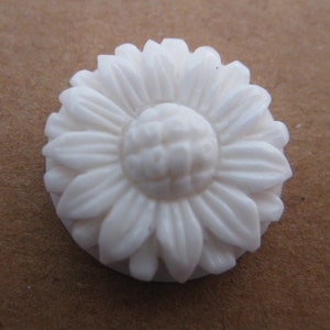 Carved Bone Daisy Cabochon: Bali Flower, Fair Trade (13-25mm)