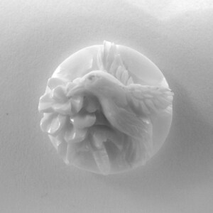 MS Colibri avec cabochon de fleurs 3 tailles Os de vache domestique sculpté, dos plat sans trou, commerce équitable de Bali